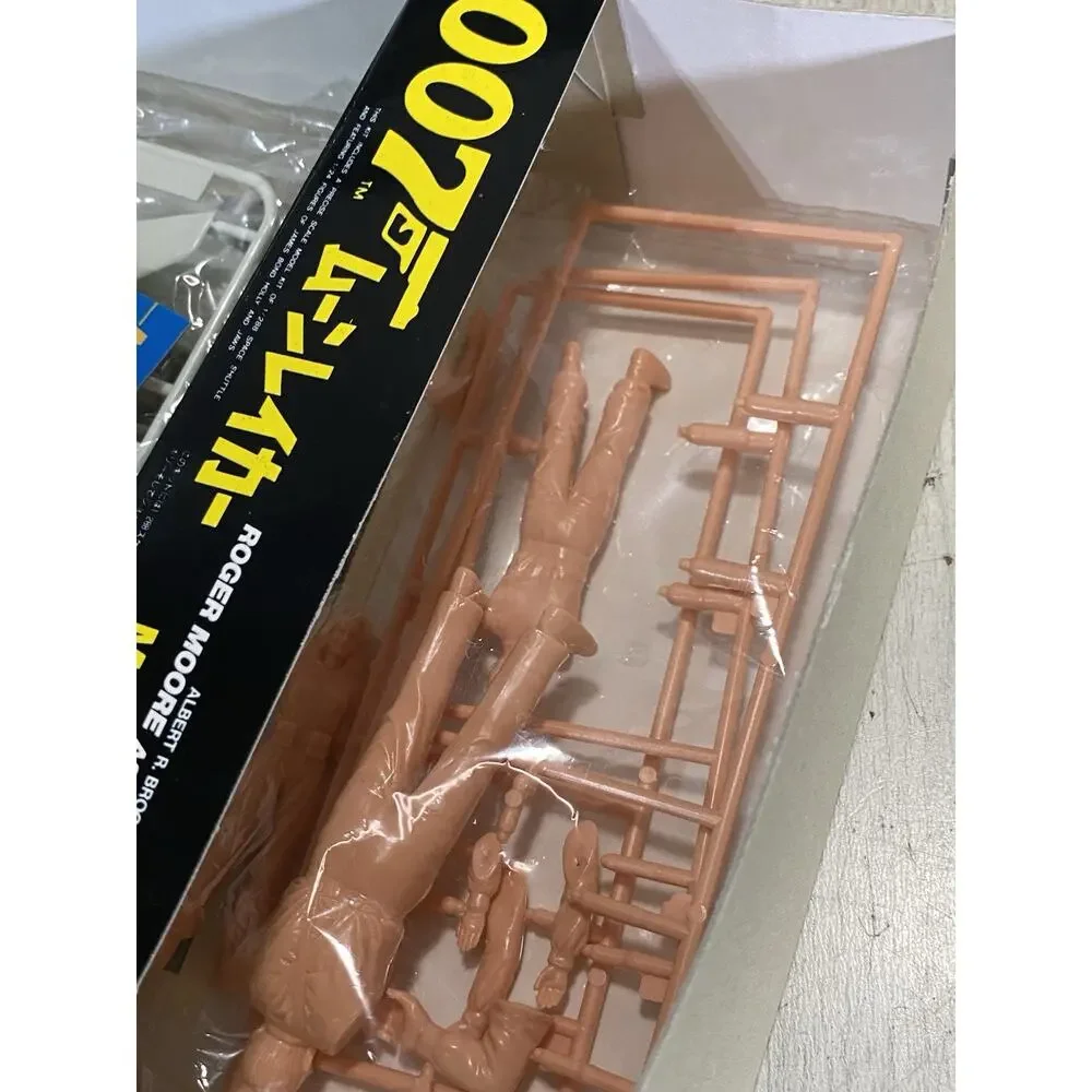 JAMES BOND 007 Moonraker space shuttle model kit Doyusha from Japan New Unused